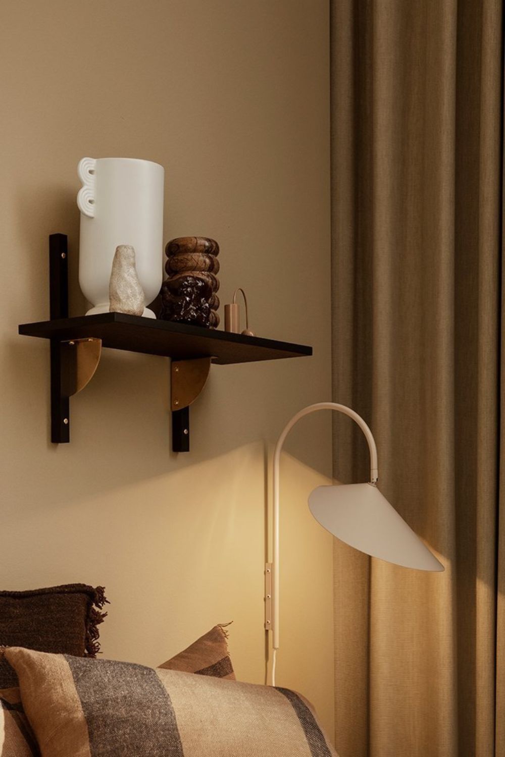 Arum Creative Wall Lamp