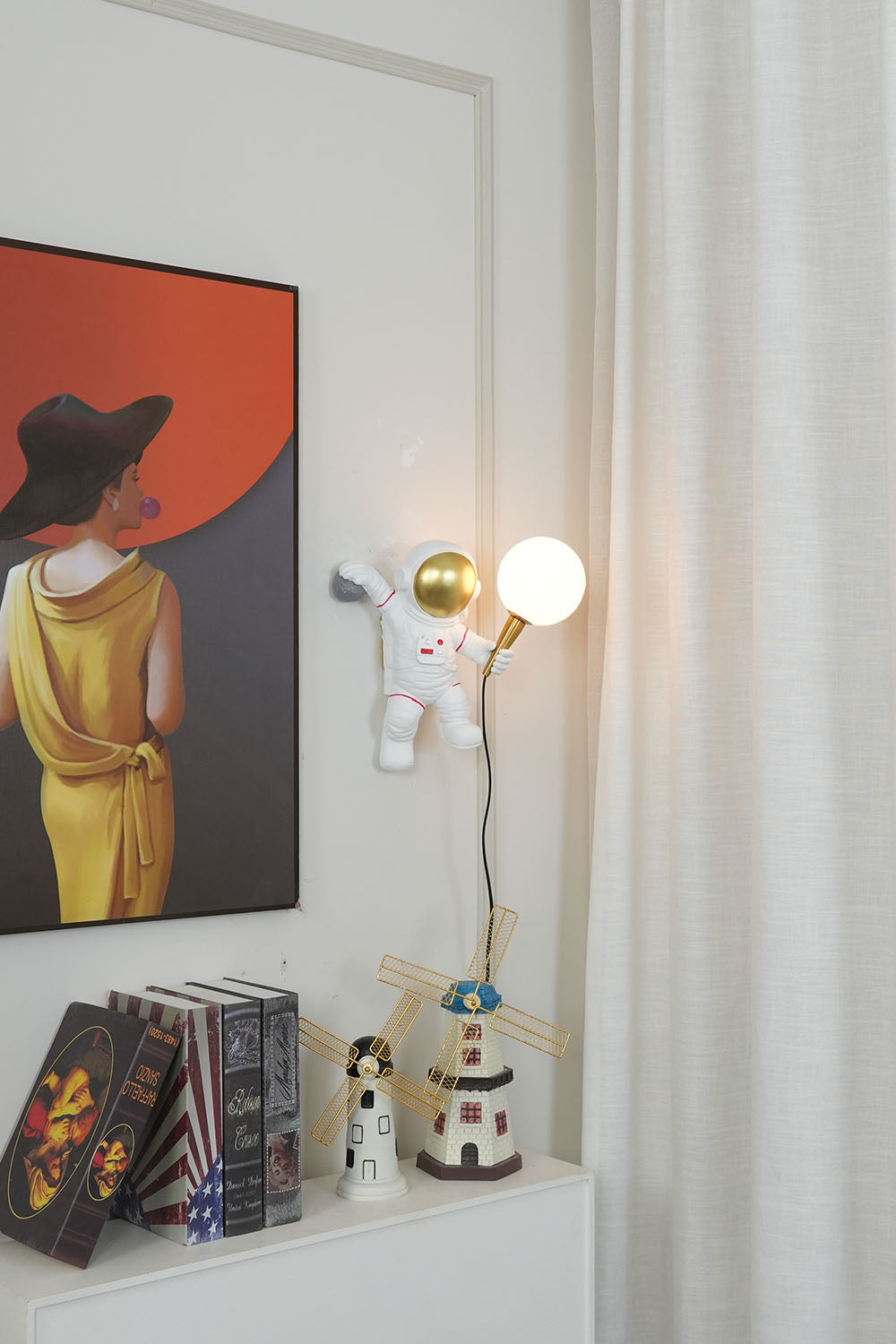 Astronaut Wall Lamp