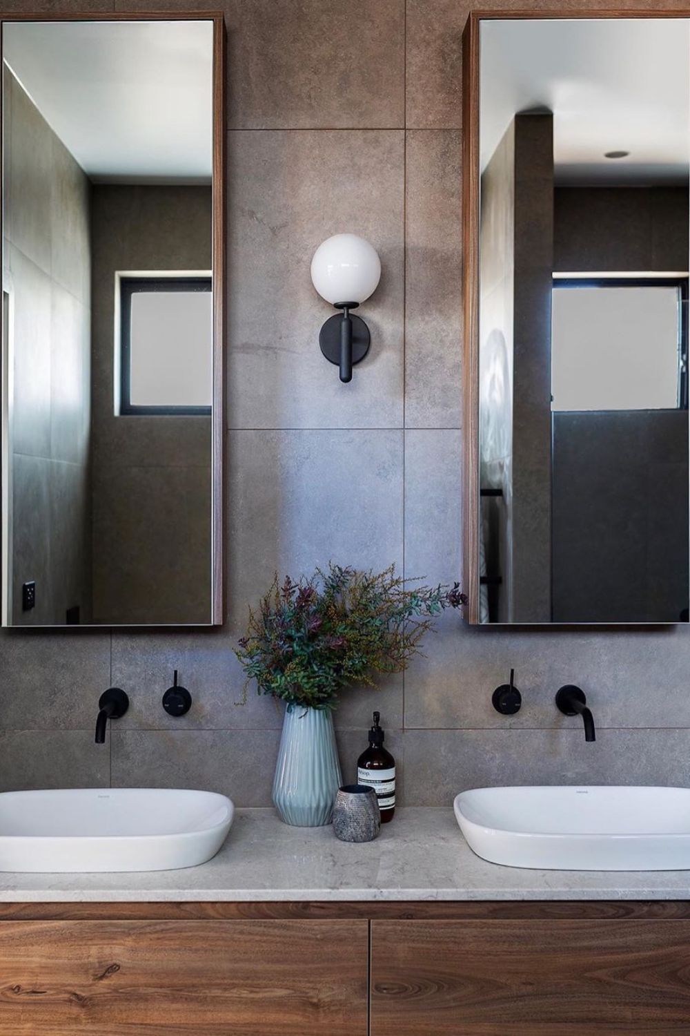 Miira Wall Light