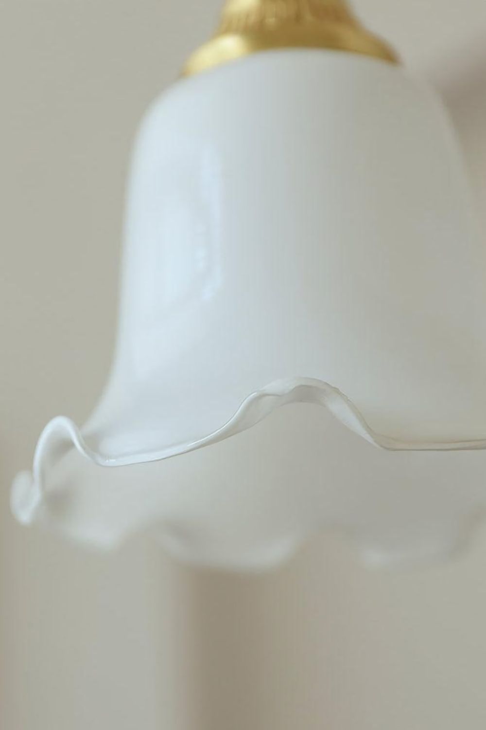 Milky Flower Pendant Light