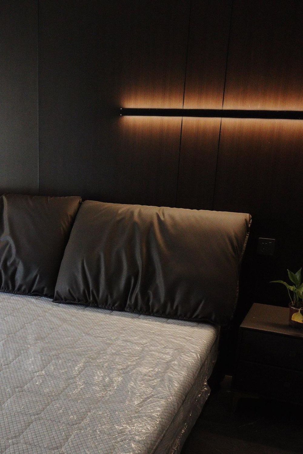Minimalist Line Wall Lamp
