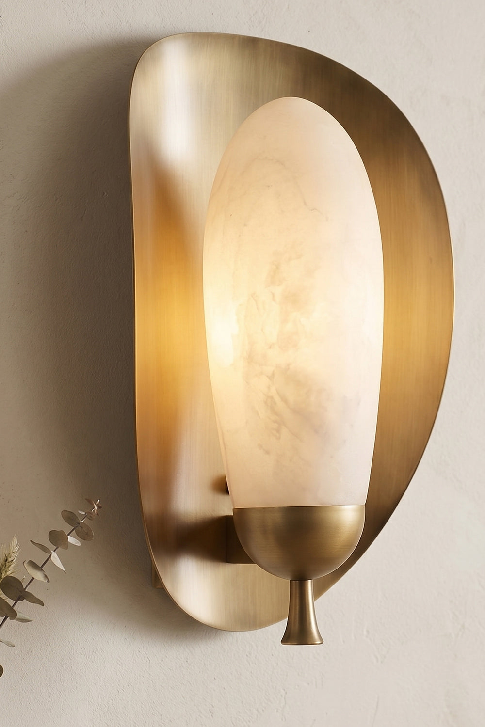 Arc Shield Alabaster Wall lamp