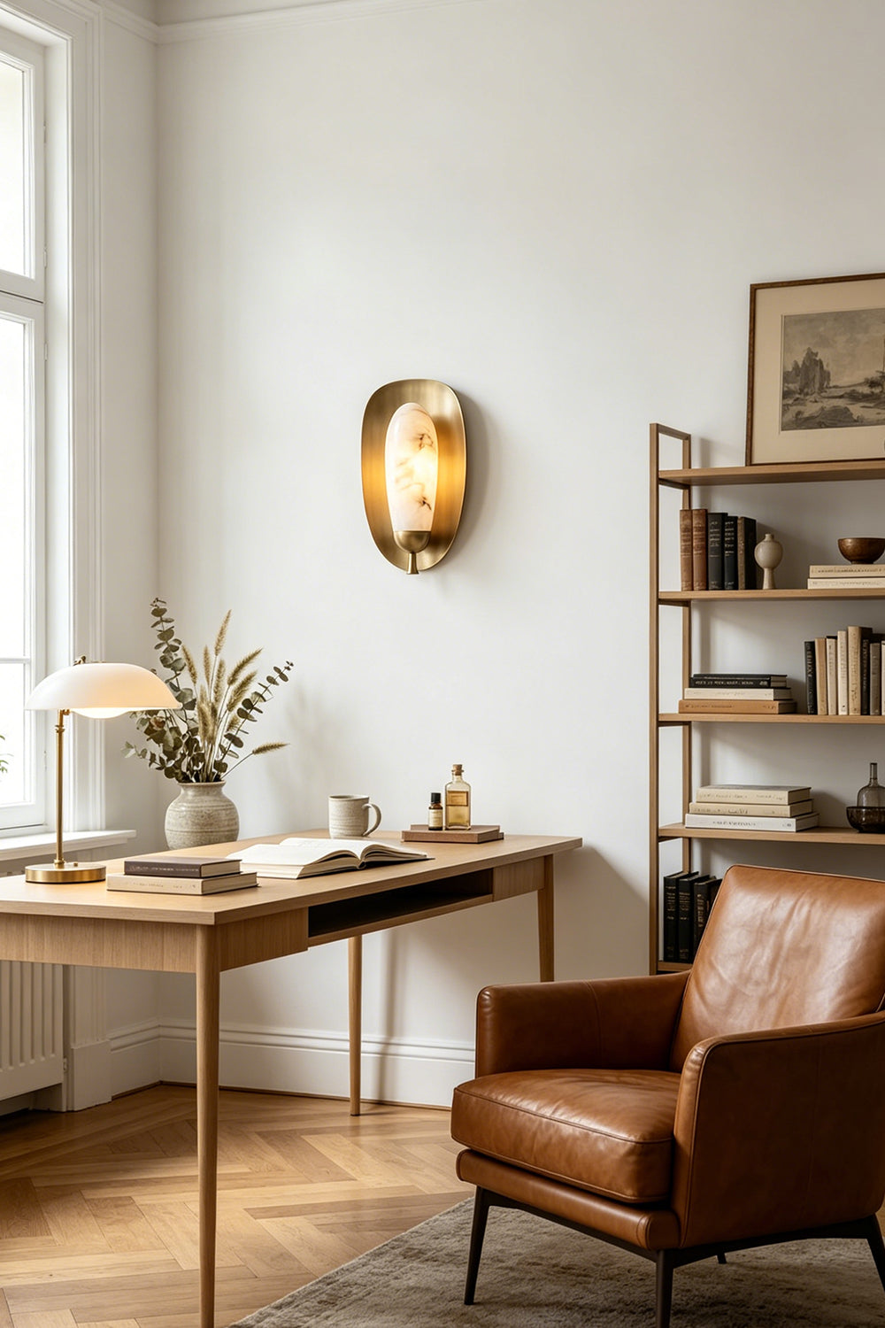 Arc Shield Alabaster Wall lamp