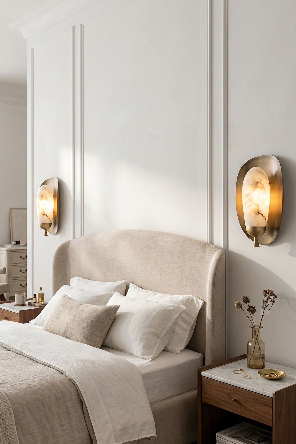 Arc Shield Alabaster Wall lamp