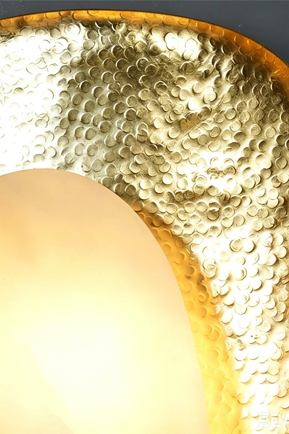 Caeliform Aurelia Alabaster Wall Lamp