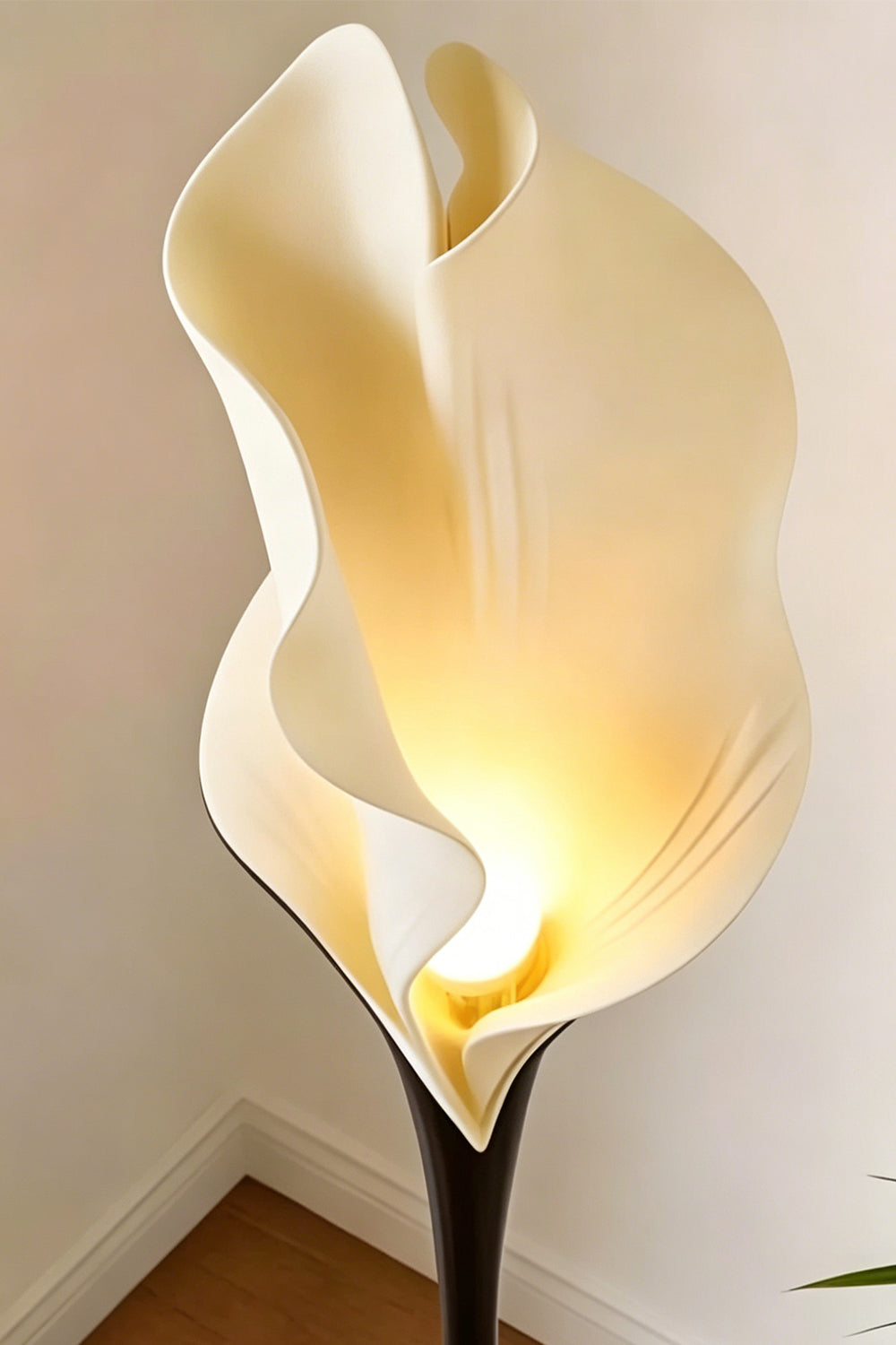 Calla Muse Resin Floor Lamp