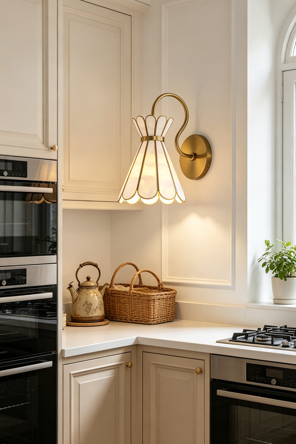 Magnolia Shell Wall Light