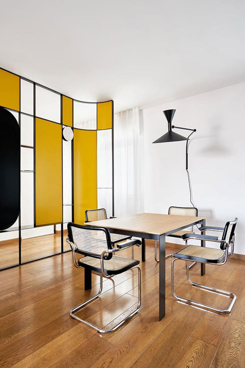 Modern Simple Swing Arm Wall Lamp
