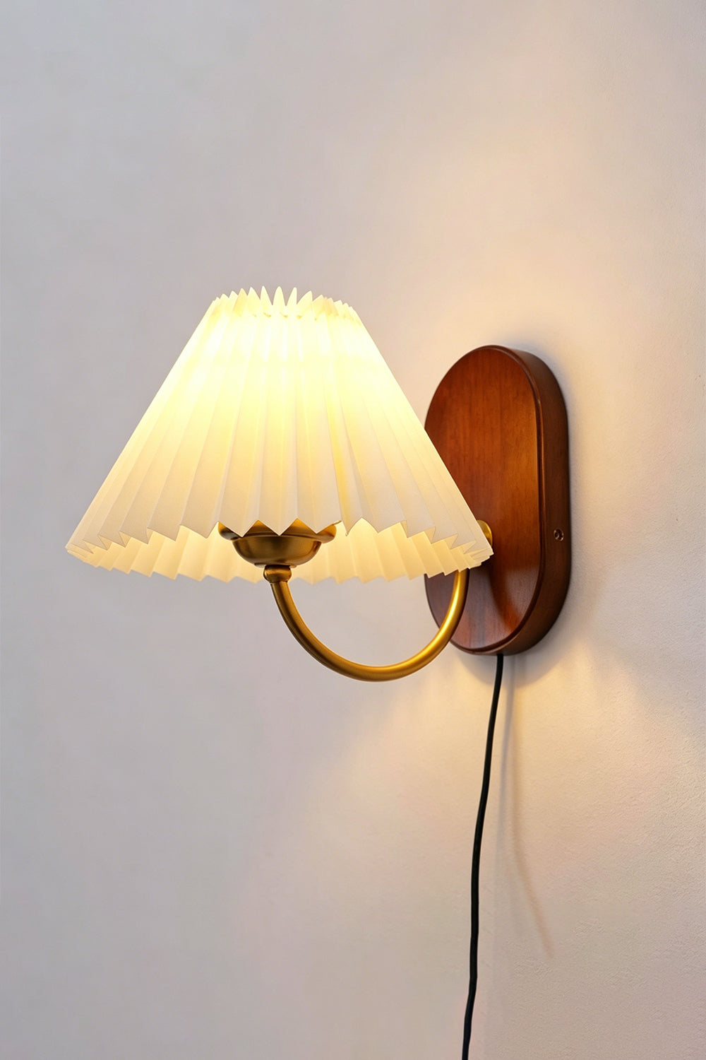 Pleated Fabric Wall Lamp