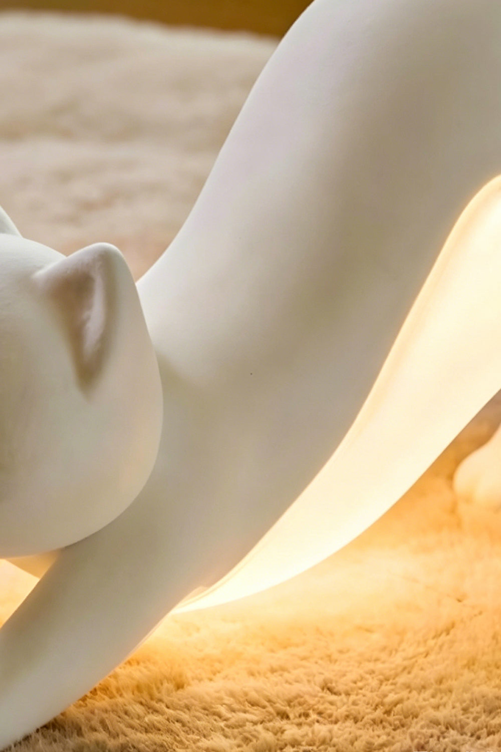 Serene Feline Resin Table Lamp