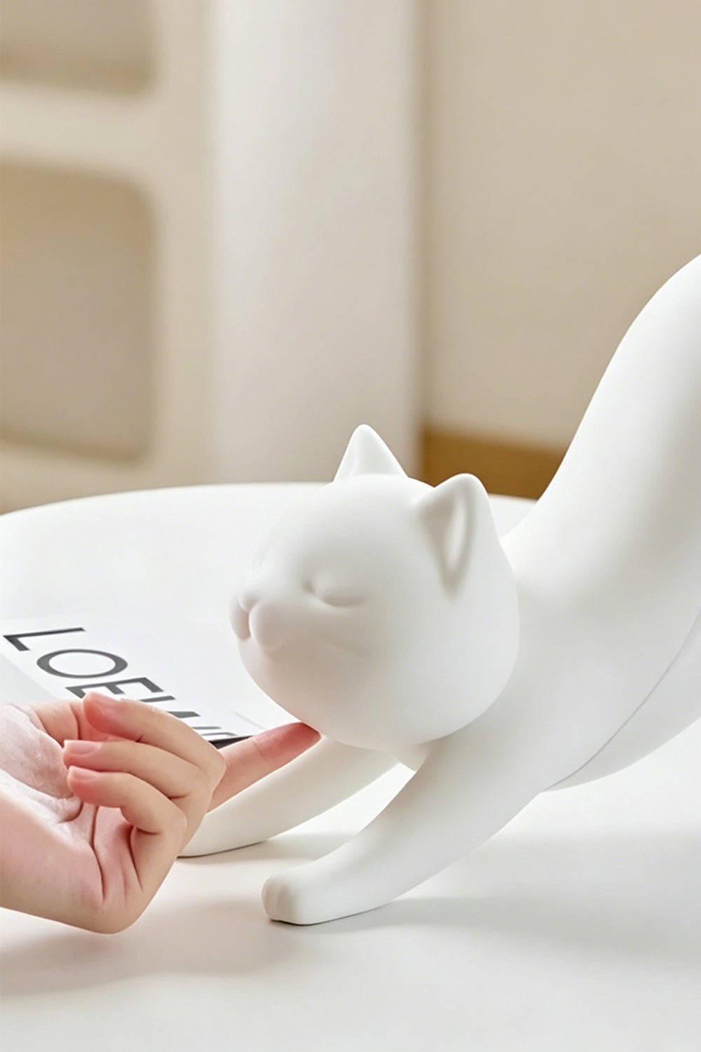 Serene Feline Resin Table Lamp