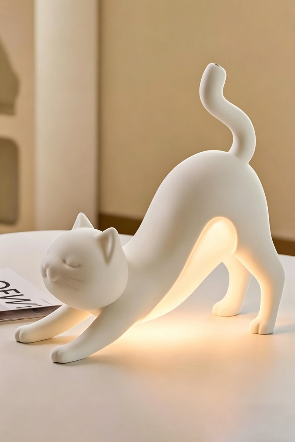 Serene Feline Resin Table Lamp