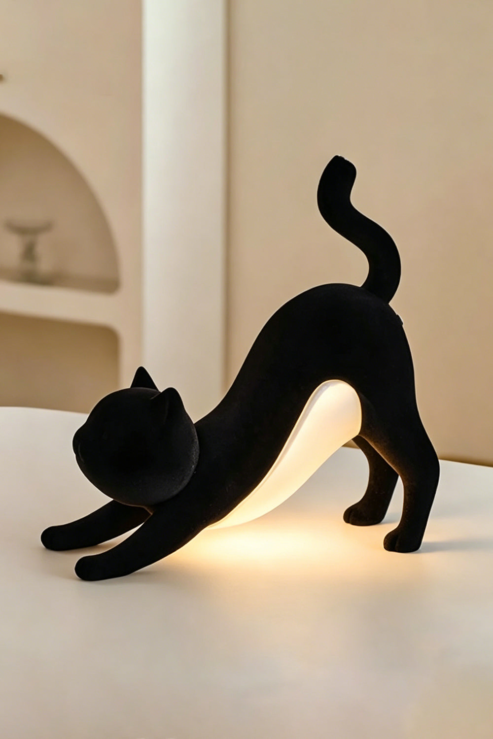 Serene Feline Resin Table Lamp